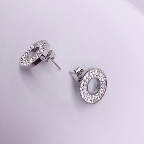 Circular Shaped Silver Earrings and Pendant Set - Picture 3 of 3